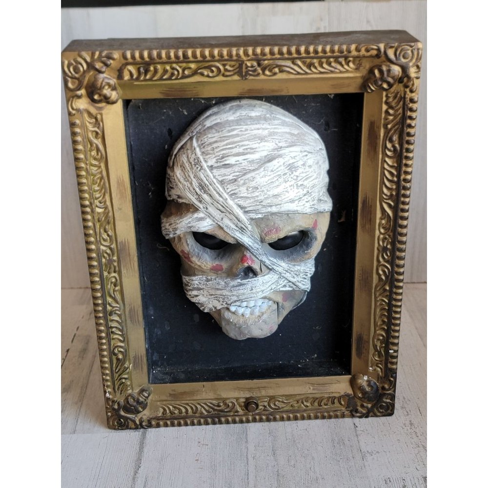 Gemmy AS IS Haunted house mummy wall frame hanging decor